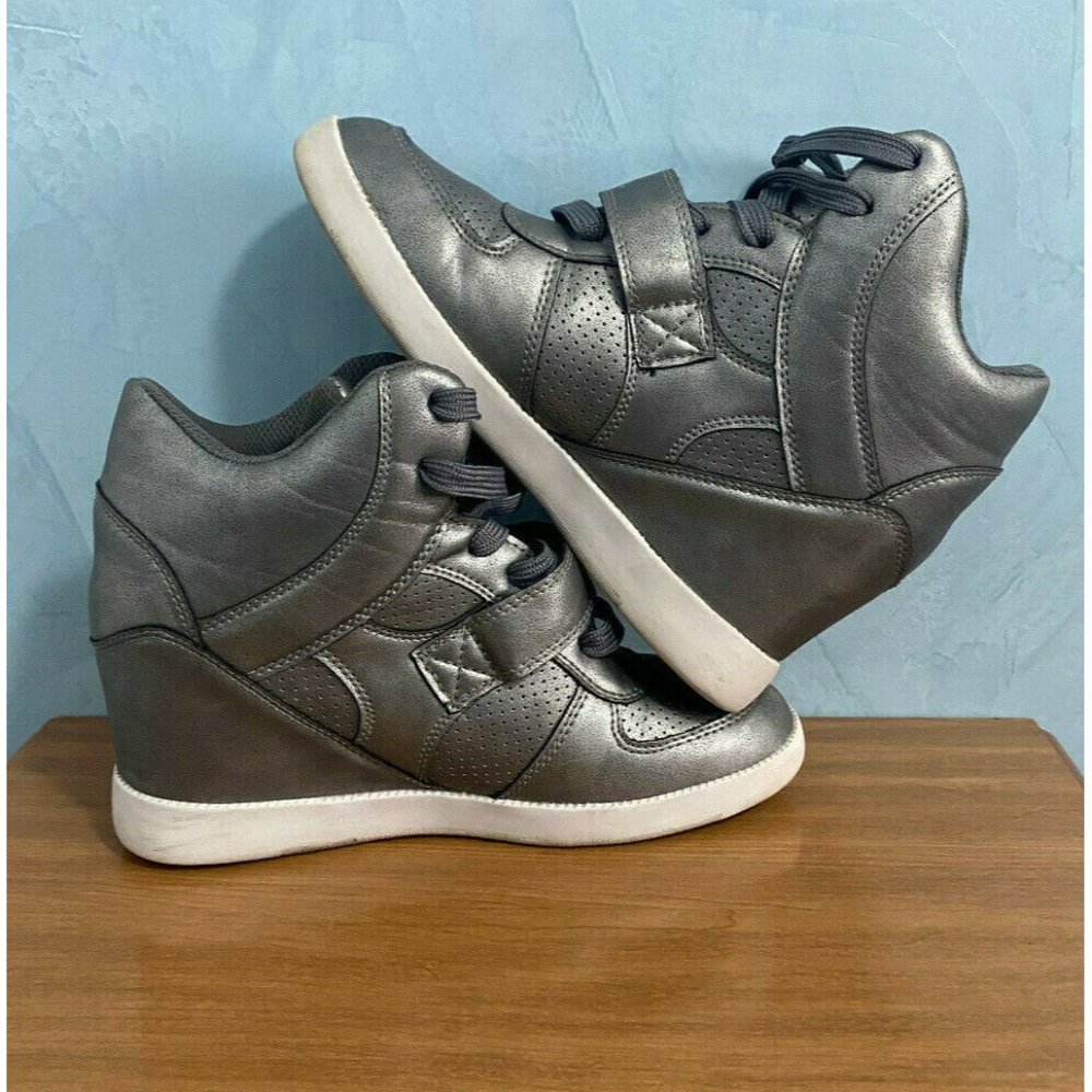 Shoe‎ Dazzle Mylene Gray Sneakers Size 7.5